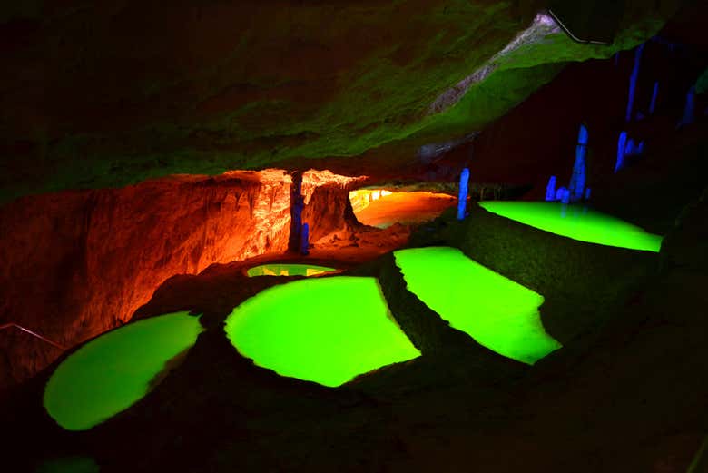 Interior da gruta de Can Marçà