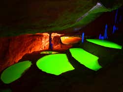 Interior da gruta de Can Marçà