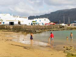 Orilla de la playa de La Graciosa