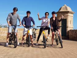 Grupo com bicicletas elétricas em Palma de Mallorca