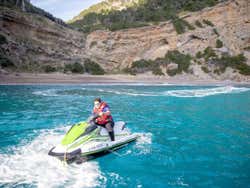 Navegando pelo Nido del Águila de jet ski