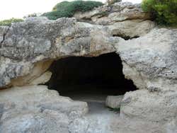 Entrada em uma caverna na Cala Morell