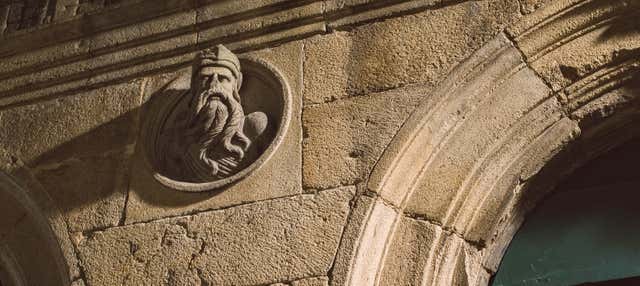 Mysteries Walking Tour with Traditional Gallegan Dinner