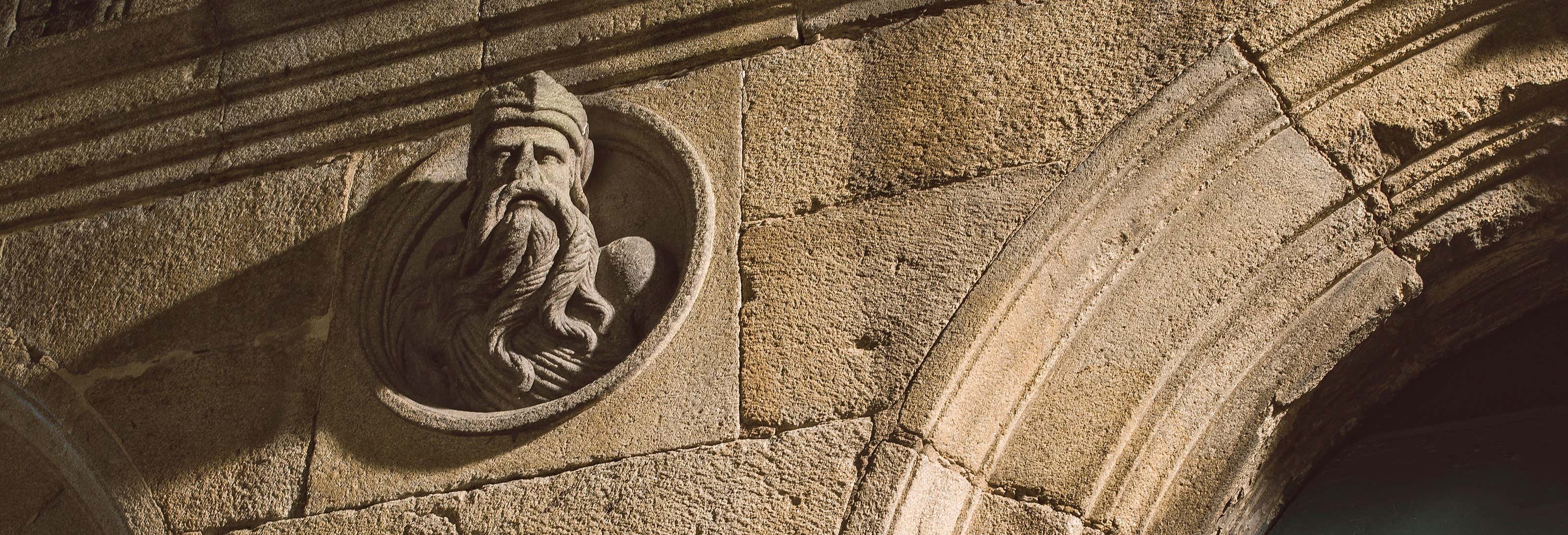 Mysteries Walking Tour with Traditional Gallegan Dinner
