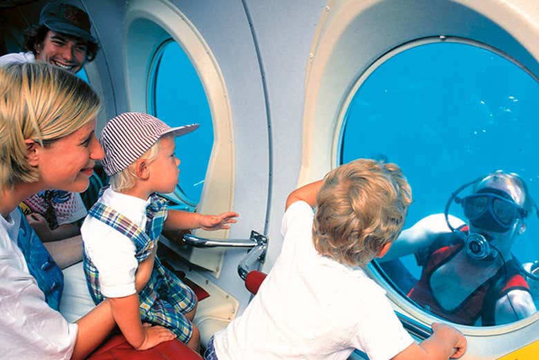 Interagindo com um mergulhador de dentro do submarino