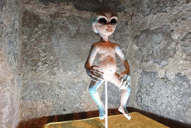 Uno de los seres extraterrestres del castillo