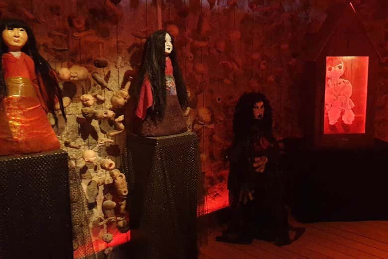 Diabólicas muñecas de la exposición