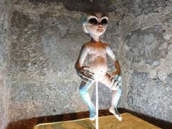 Uno de los seres extraterrestres del castillo