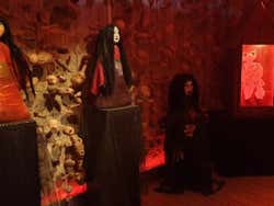 Diabólicas muñecas de la exposición