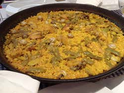 Uma deliciosa paella valenciana