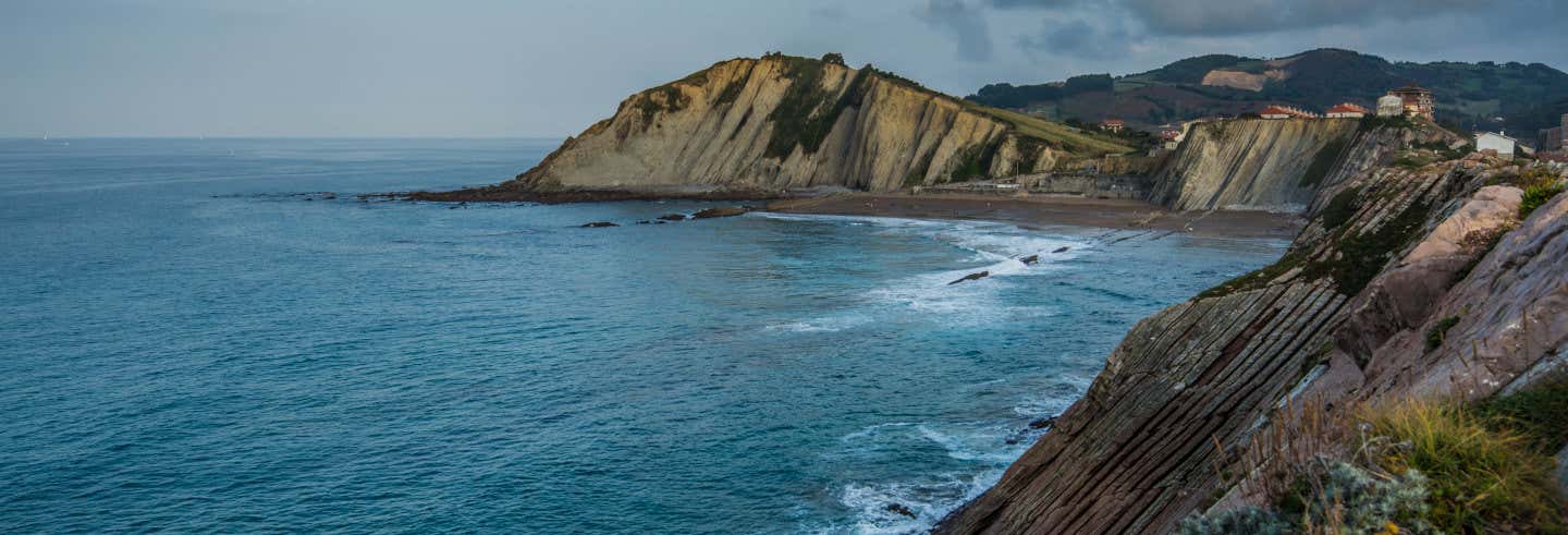 Trilha pela rota do Flysch