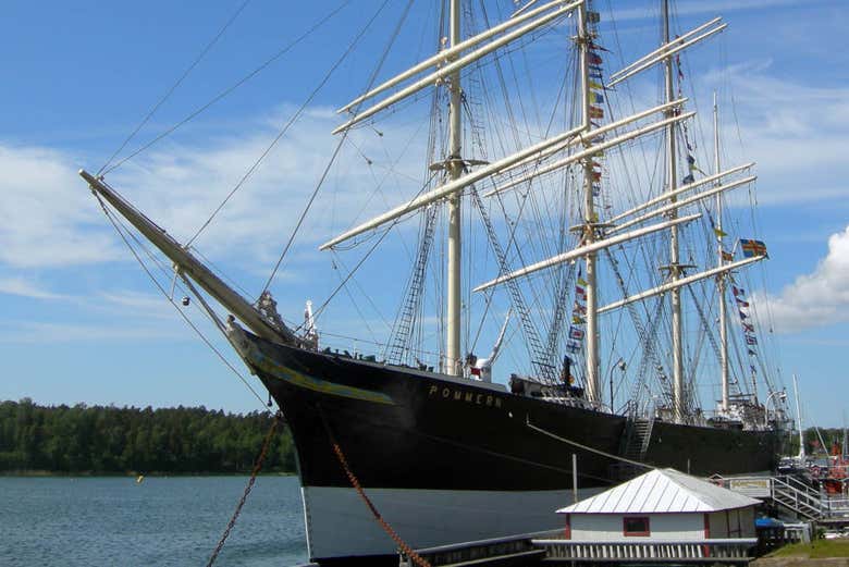 O porto de Nova York abriga embarcações históricas