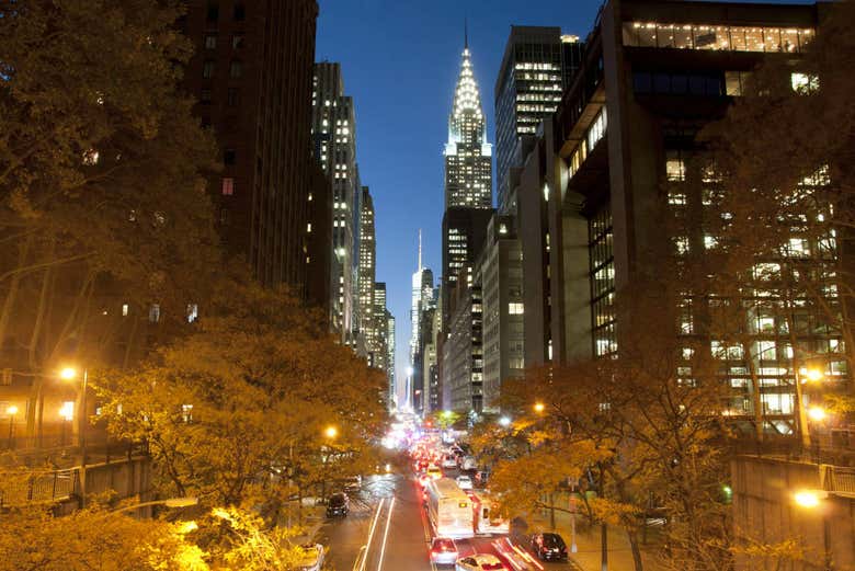 Ponte do Brooklyn iluminada