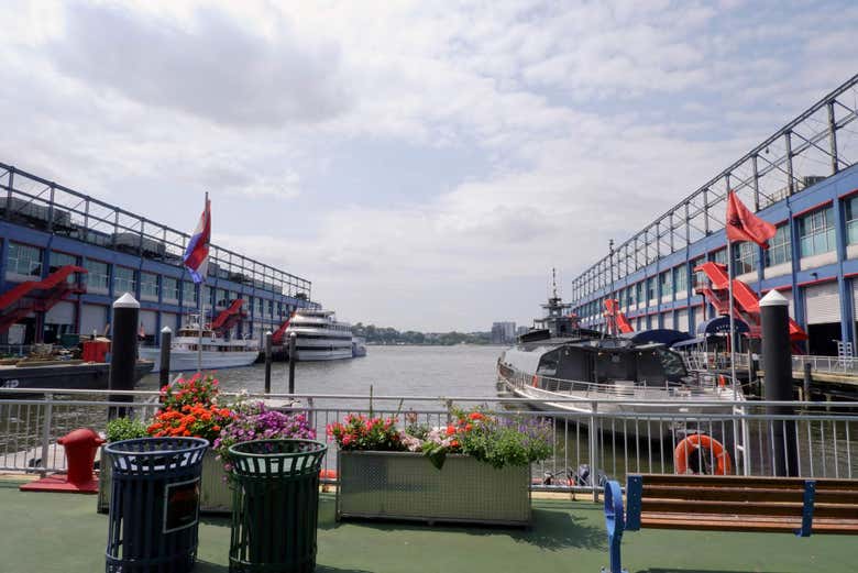 No cais de Manhattan