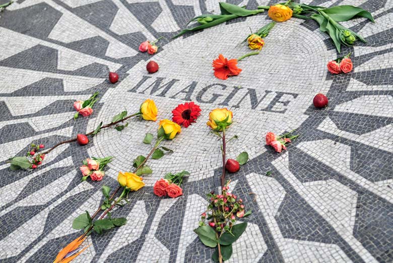 Memorial dedicado a John Lennon em Strawberry Fields