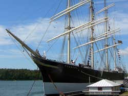 O porto de Nova York abriga embarcações históricas