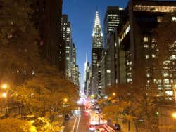 Ponte do Brooklyn iluminada