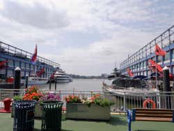 No cais de Manhattan