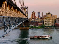 Cruzando a Ponte do Brooklyn