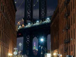 Ponte de Manhattan pela noite