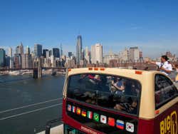Desfrutando do ônibus turístico de Nova York