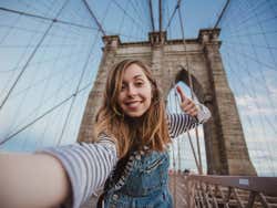 Tirando uma selfie na Ponte do Brooklyn