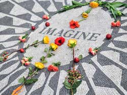 Memorial dedicado a John Lennon em Strawberry Fields