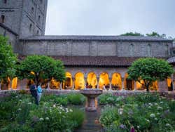 Passeando pelos jardins medievais de The Met Cloisters