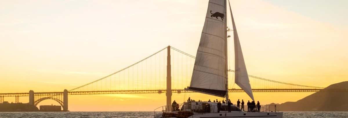 Balade En Catamaran Au Coucher De Soleil à San Francisco