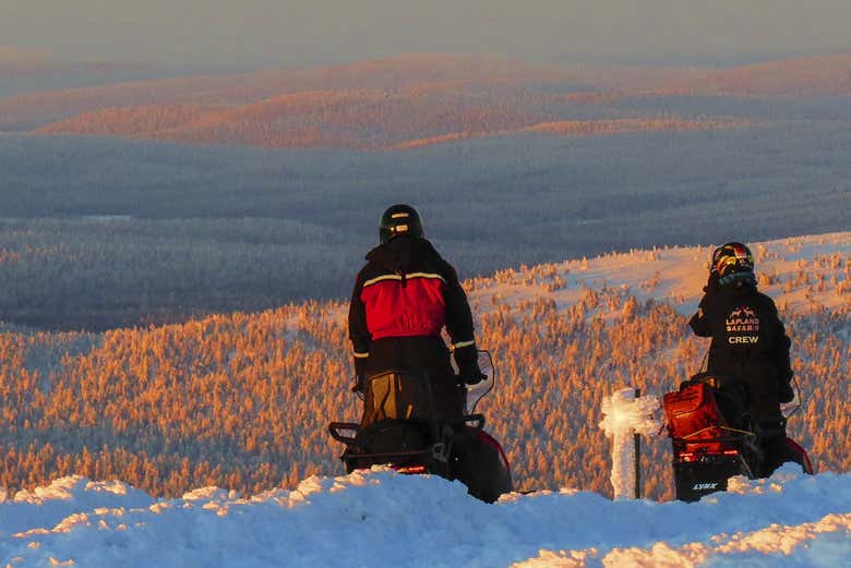 Aventura en moto de nieve por Rovaniemi Reserva en