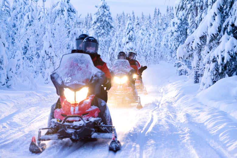 Aventura en moto de nieve por