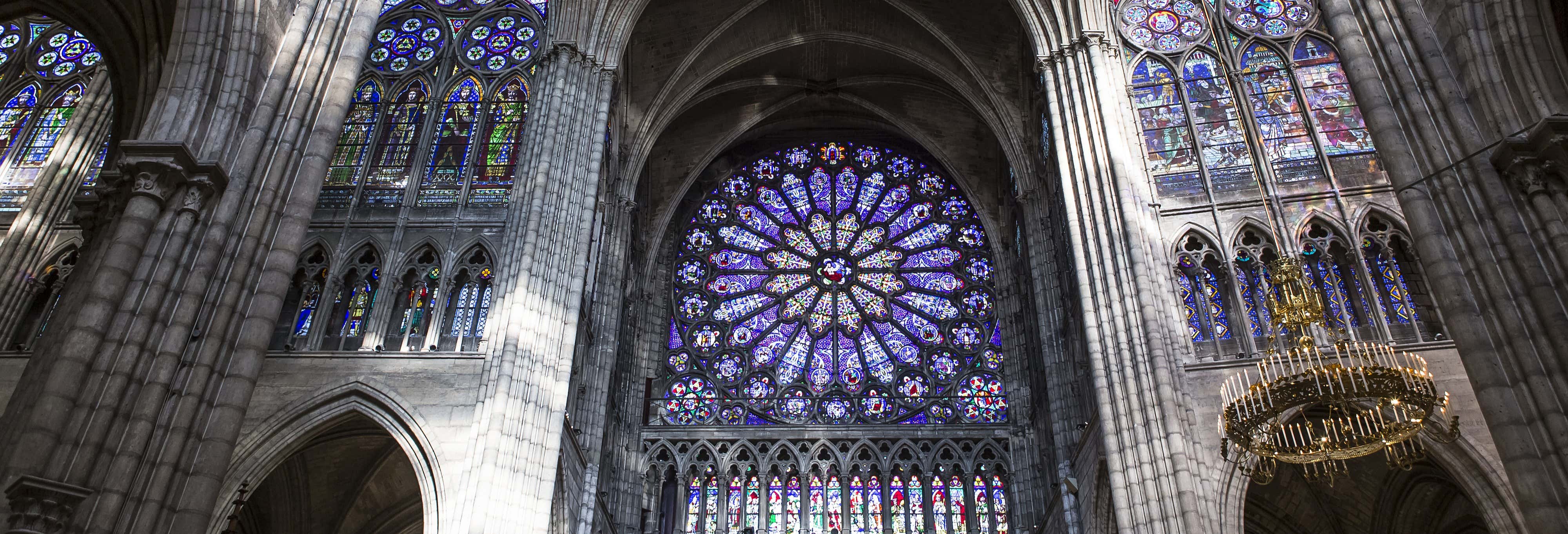 Entrada a la basílica de Saint-Denis sin colas