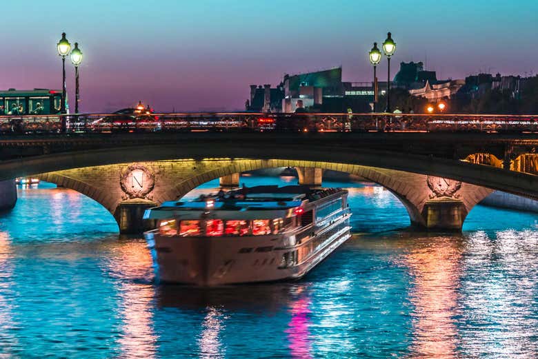 Torre Eiffel, crucero con cena por el Sena y show en Moulin Rouge, París Torre Eiffel, crucero con cena por el Sena y show en Moulin Rouge, París