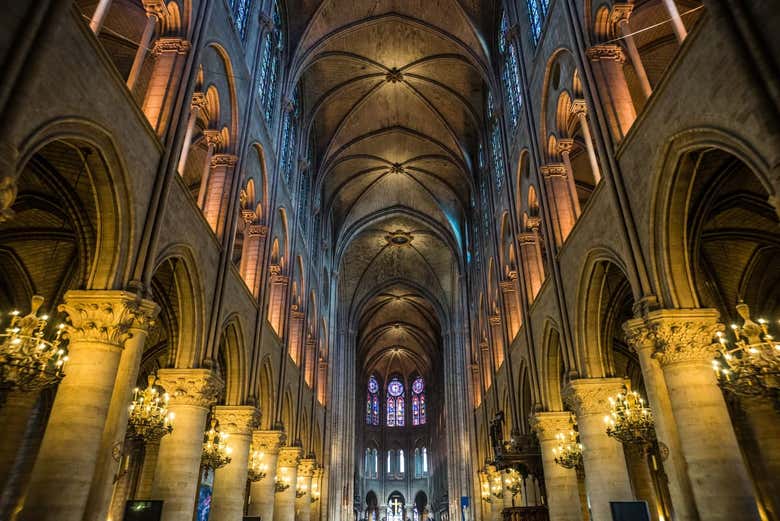 INCENDIO EN NOTRE DAME - Página 4 Interior-notre-dame