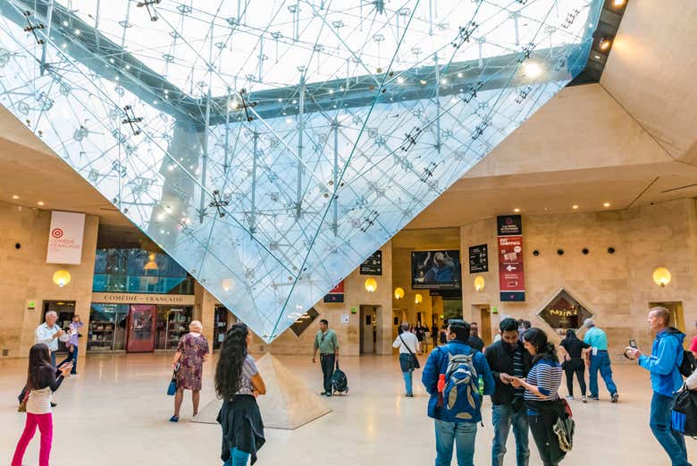 Pirámide del Louvre
