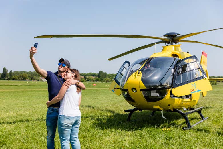 Tirando um selfie com o helicóptero