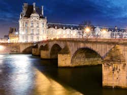 Navigando sulla Senna al tramonto