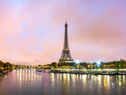 Torre Eiffel ao anoitecer
