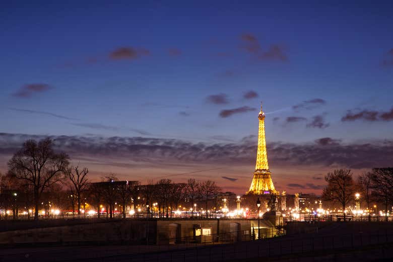 A Torre Eiffel ao entardecer
