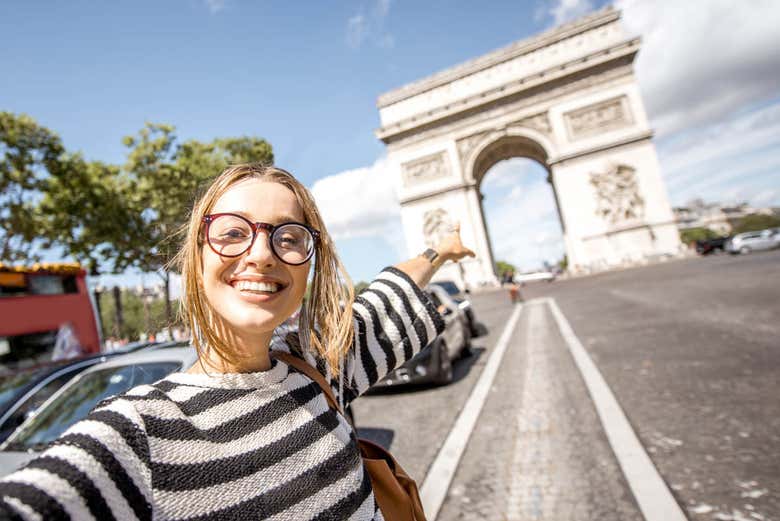 Visitando o Arco do Triunfo de Paris