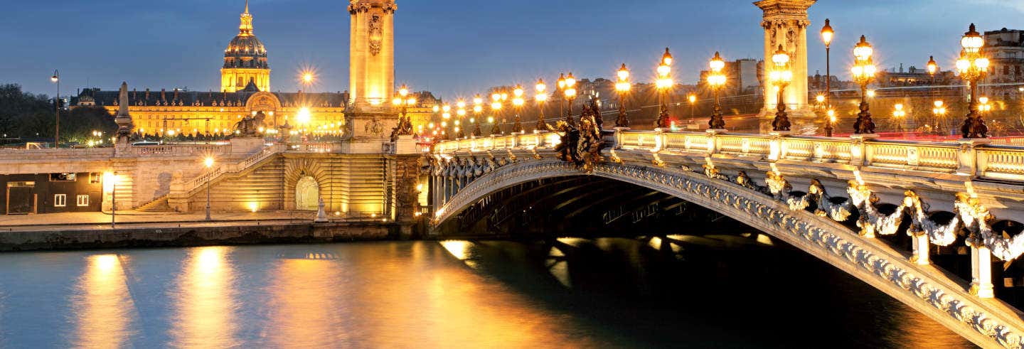 Torre Eiffel, crucero con cena por el Sena y show en Moulin Rouge
