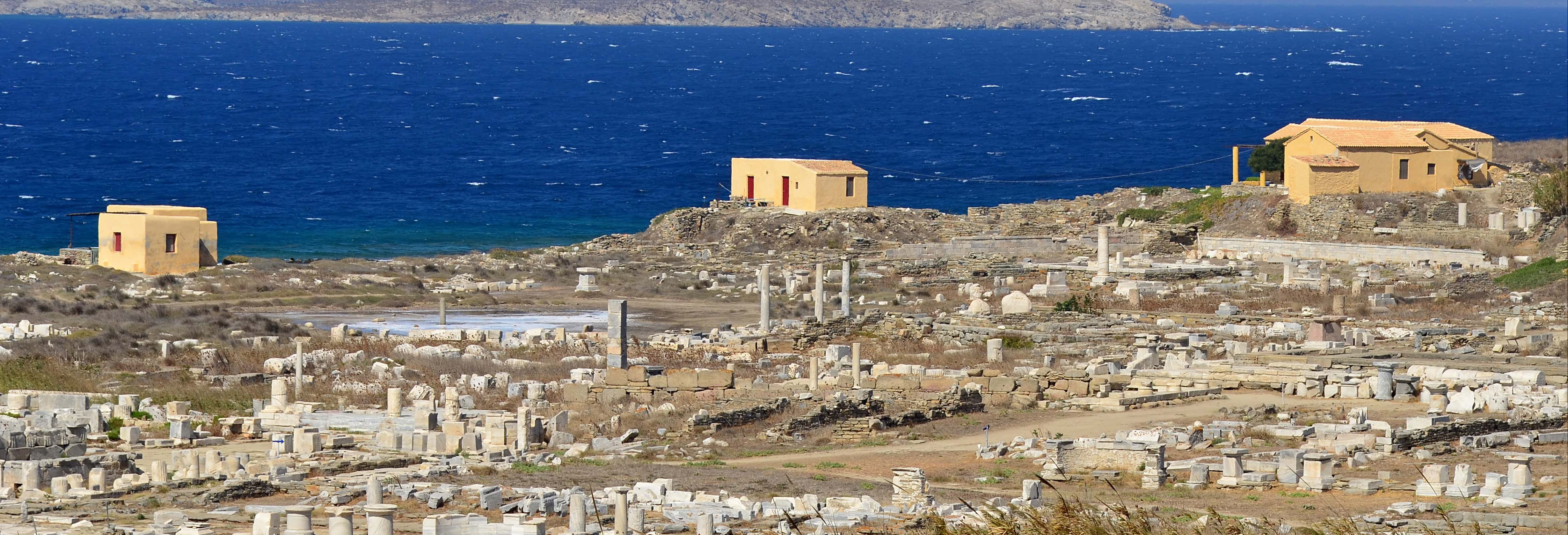 Excursión a las islas de Delos y Rhenia en barco tradicional