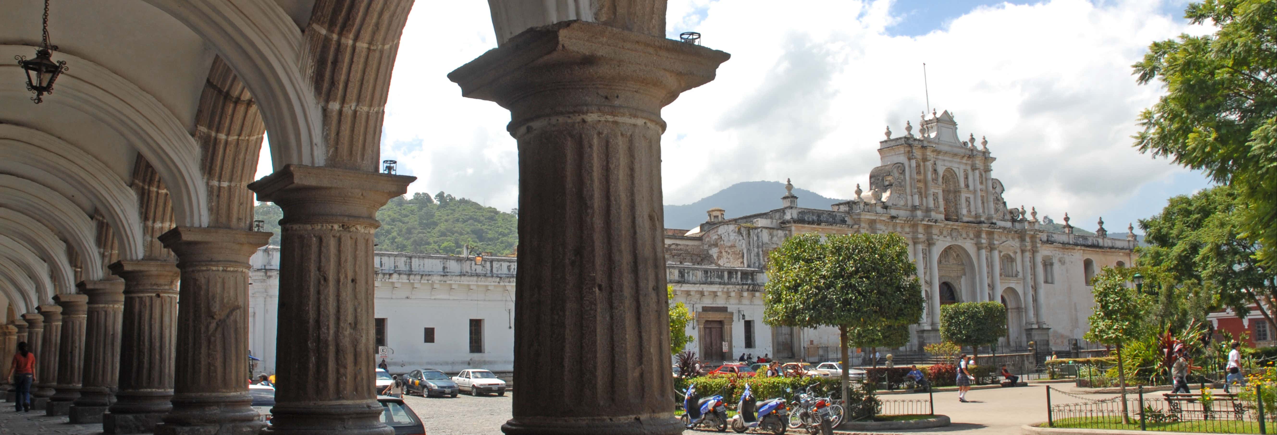 Excursión a Antigua Guatemala y termas de Kawilal