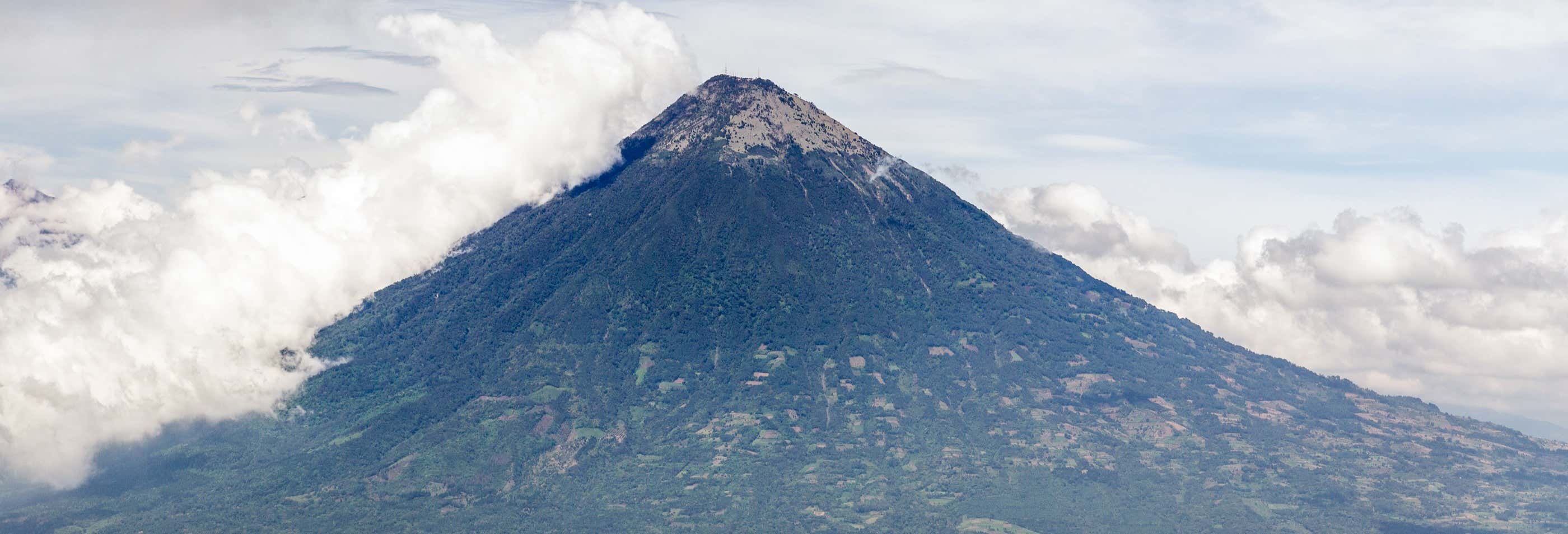 Excursión al Volcán Pacaya y las termas de Kawilal