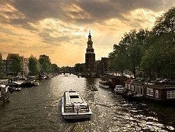 Paseo en barco por los canales de Ámsterdam
