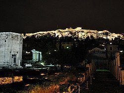 Agora Romana, vista de la Acropolis