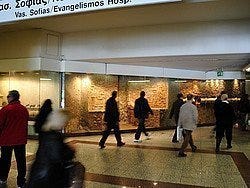 Metro de Atenas, museo en estación Evangelismos