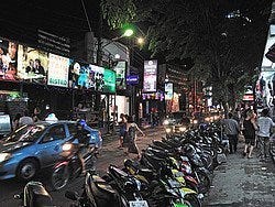 Kuta por la noche