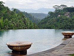 Piscina de un hotel en Ubud