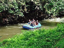 Haciendo rafting en el río Ayung